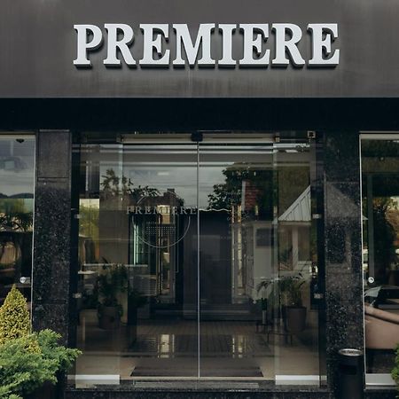 Premiere Hotel Khust Bagian luar foto