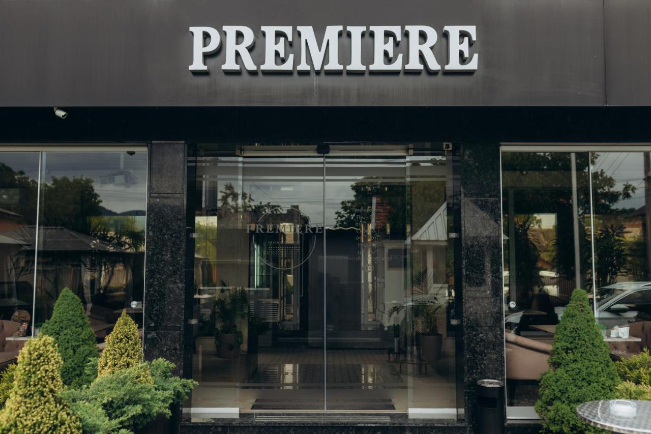 Premiere Hotel Khust Bagian luar foto