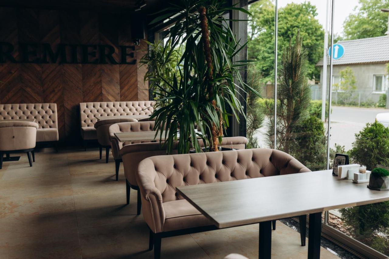 Premiere Hotel Khust Bagian luar foto