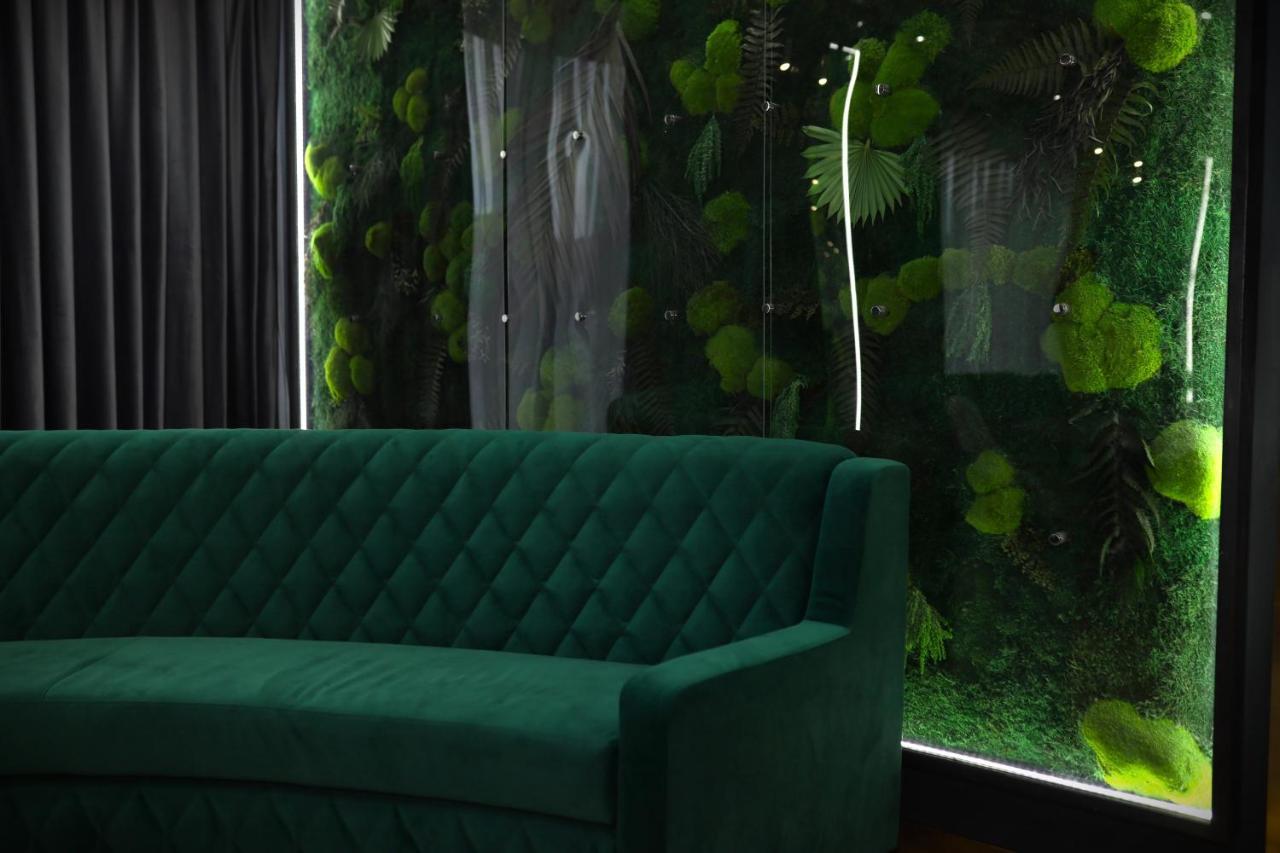 Premiere Hotel Khust Bagian luar foto