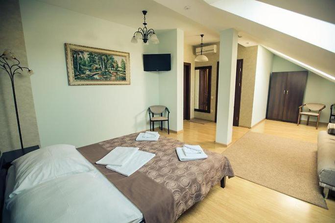 Premiere Hotel Khust Bagian luar foto