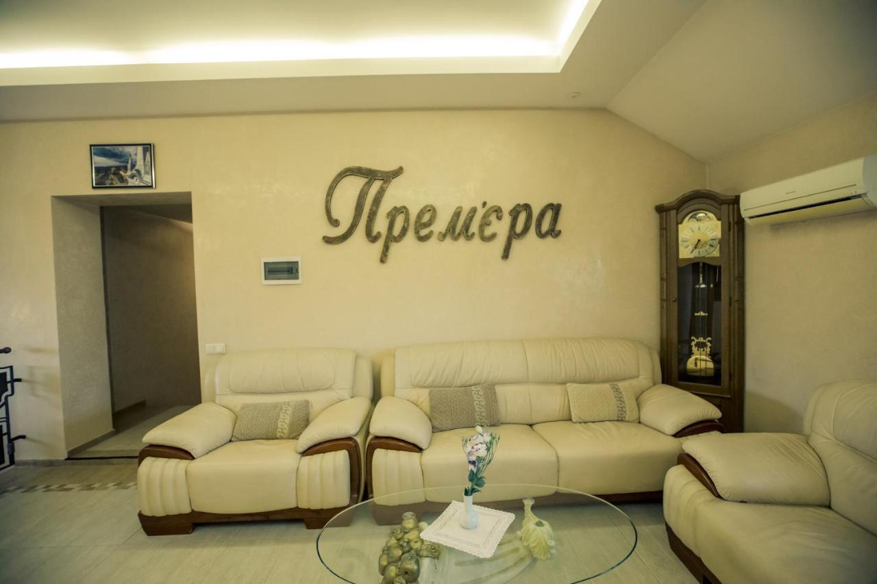 Premiere Hotel Khust Bagian luar foto