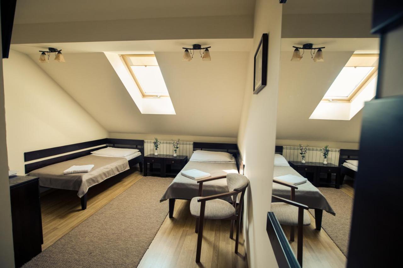 Premiere Hotel Khust Bagian luar foto