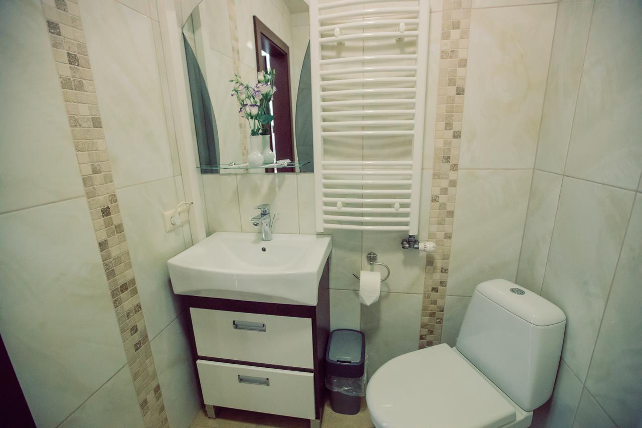 Premiere Hotel Khust Bagian luar foto